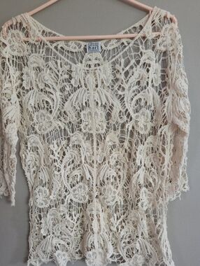 KEREN hart cream crochet Top.